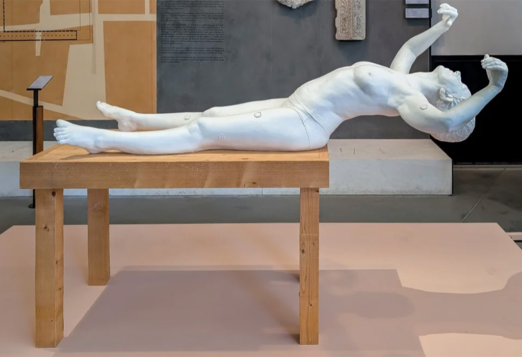 L'hommage de Françoise Vergier : L'artiste contemporaine drômoise Françoise Vergier a été si marquée par l’œuvre La Rivière d'Aristide Maillol et par la condition des femmes qu'elle a créé une sculpture contemporaine intitulée La Vénus de la place Tahrir (2013-2014). Cette œuvre reprend de manière presque identique la pose inversée de la femme qui bascule en arrière, elle aussi disposée de façon saisissante sur une table en bois brut.