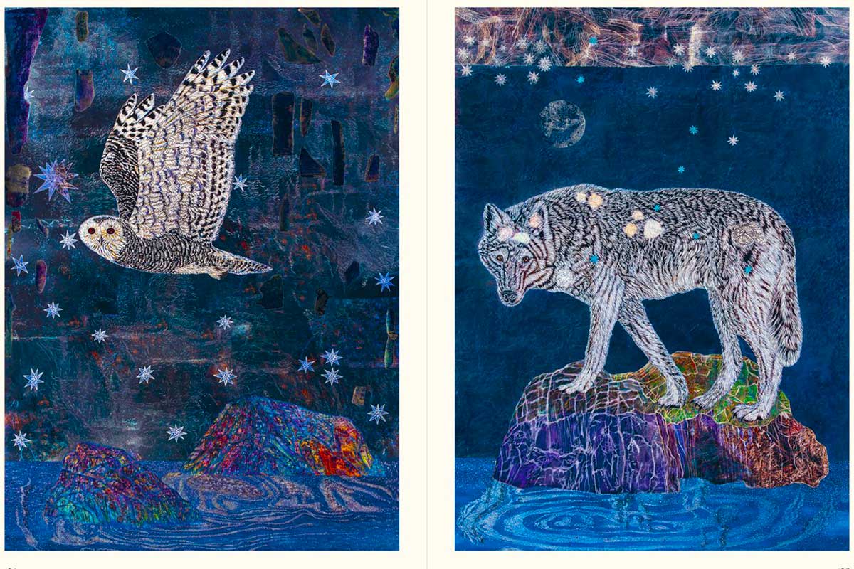 Evening Star (Étoile du soir) / Long Night Moon (Lune de la longue nuit) créées en 2023 Ces deux images explorent les relations entre le monde animal, la nature et le cosmos. Image de gauche : Intitulée Evening Star (Étoile du soir). Elle représente une chouette en plein vol sur fond de ciel étoilé surmontant des paysages rocheux. Image de droite : Intitulée Long Night Moon (Lune de la longue nuit). Elle montre un loup debout sur un rocher sous la lune et les étoiles, son pelage étant lui-même parsemé de motifs célestes.