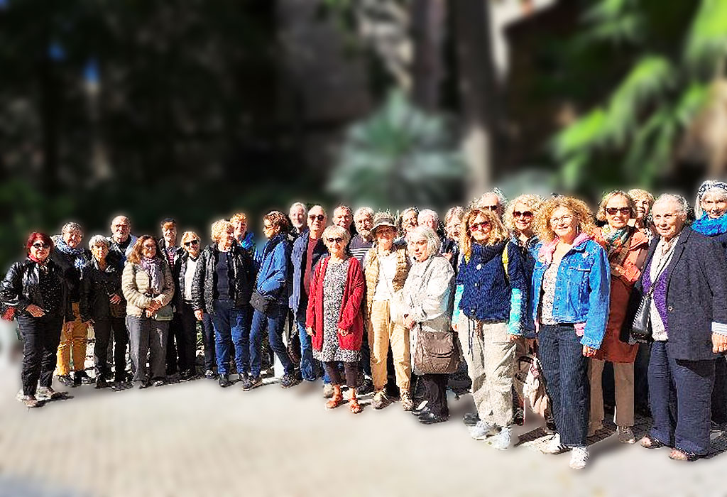 Nos amis dans les jardins du MO.CO. après un agréable déjeuner au restaurant Faune Nos amis dans les jardins du MO.CO. après un agréable déjeuner au restaurant Faune